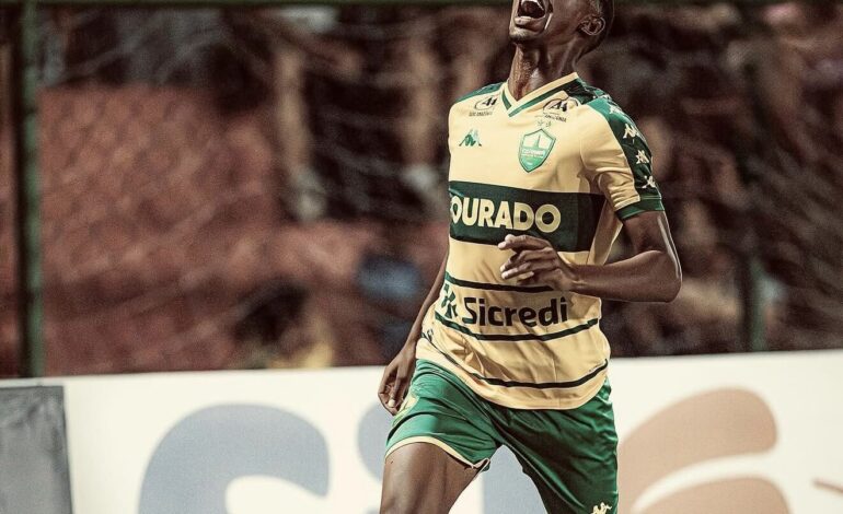 Cuiabá acerta empréstimo de joia da base ao Palmeiras até 2027