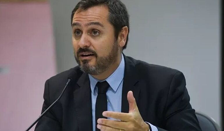 Diretor da Polícia Federal falta a sessão para esclarecimentos em comissão da Câmara e oposição protesta