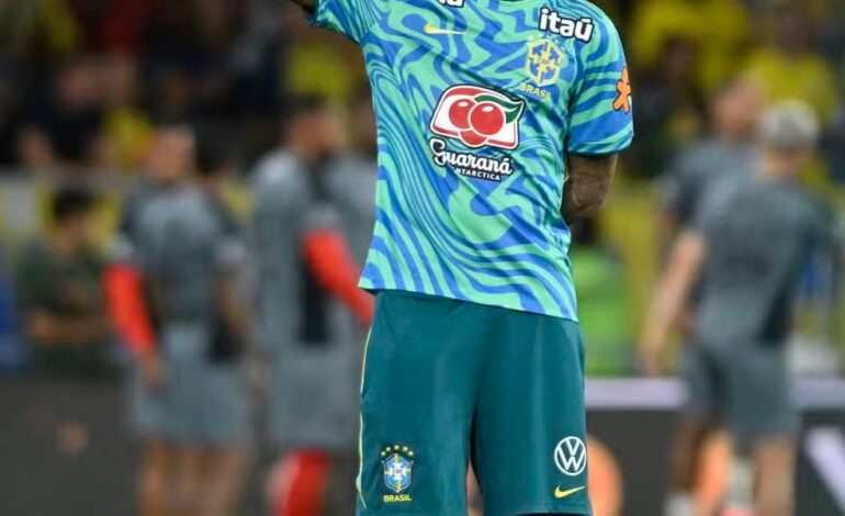 Neymar é ovacionado pela torcida brasileira antes de amistoso com o Panamá