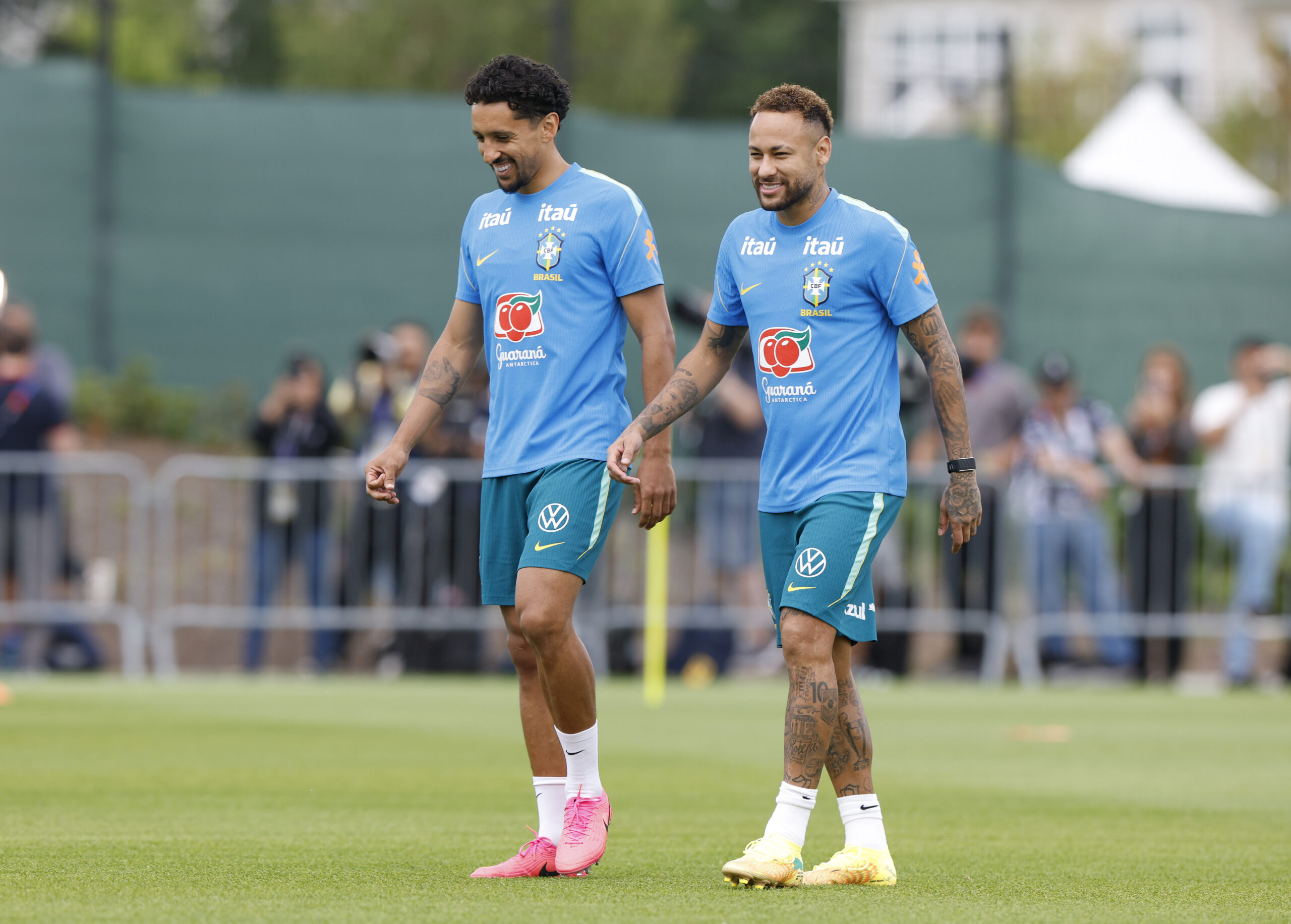 Sem Raphinha e três pendurados, veja a provável escalação de Ancelotti contra a Escócia