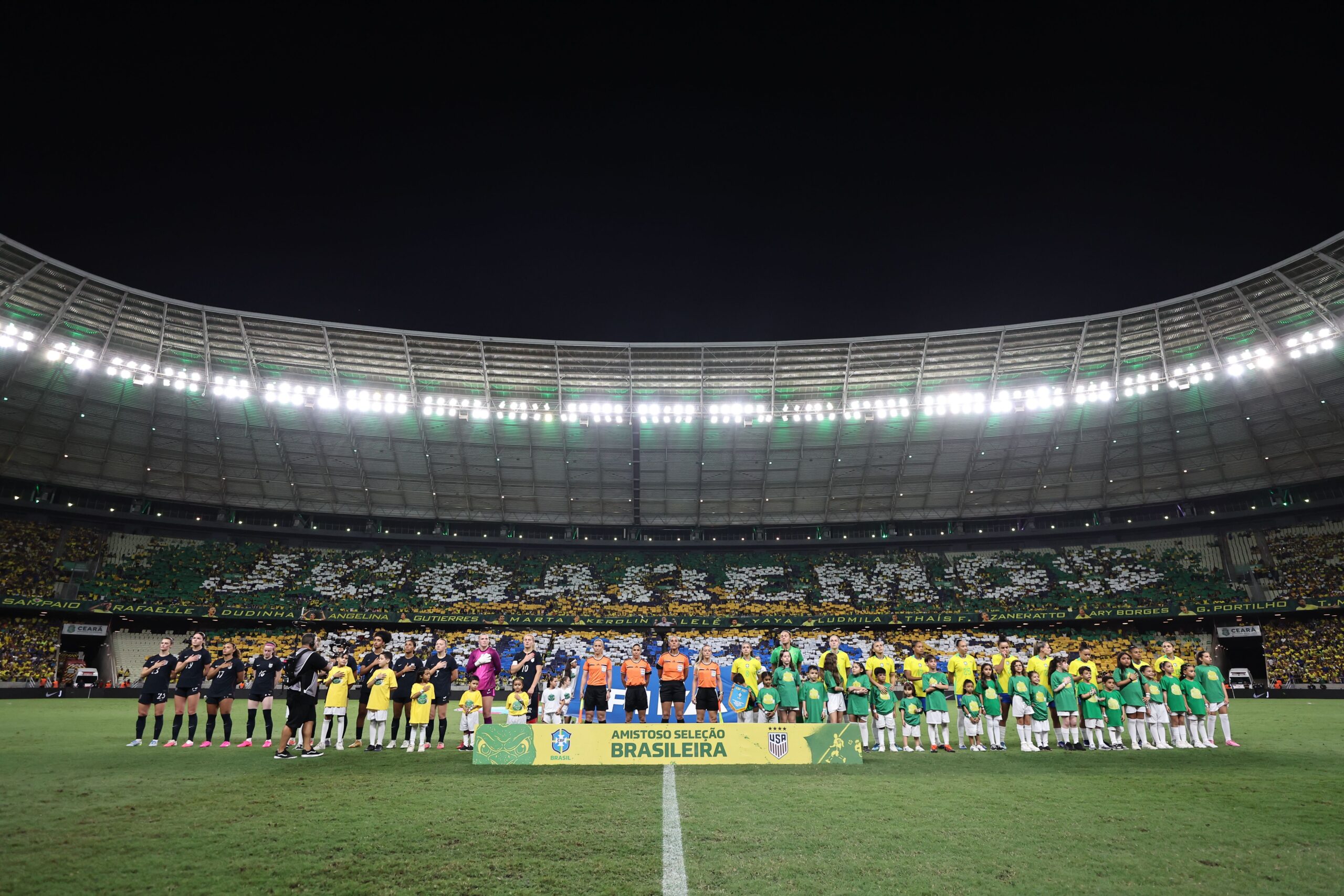 Brasil perde para os Estados Unidos em amistoso na Arena Castelão