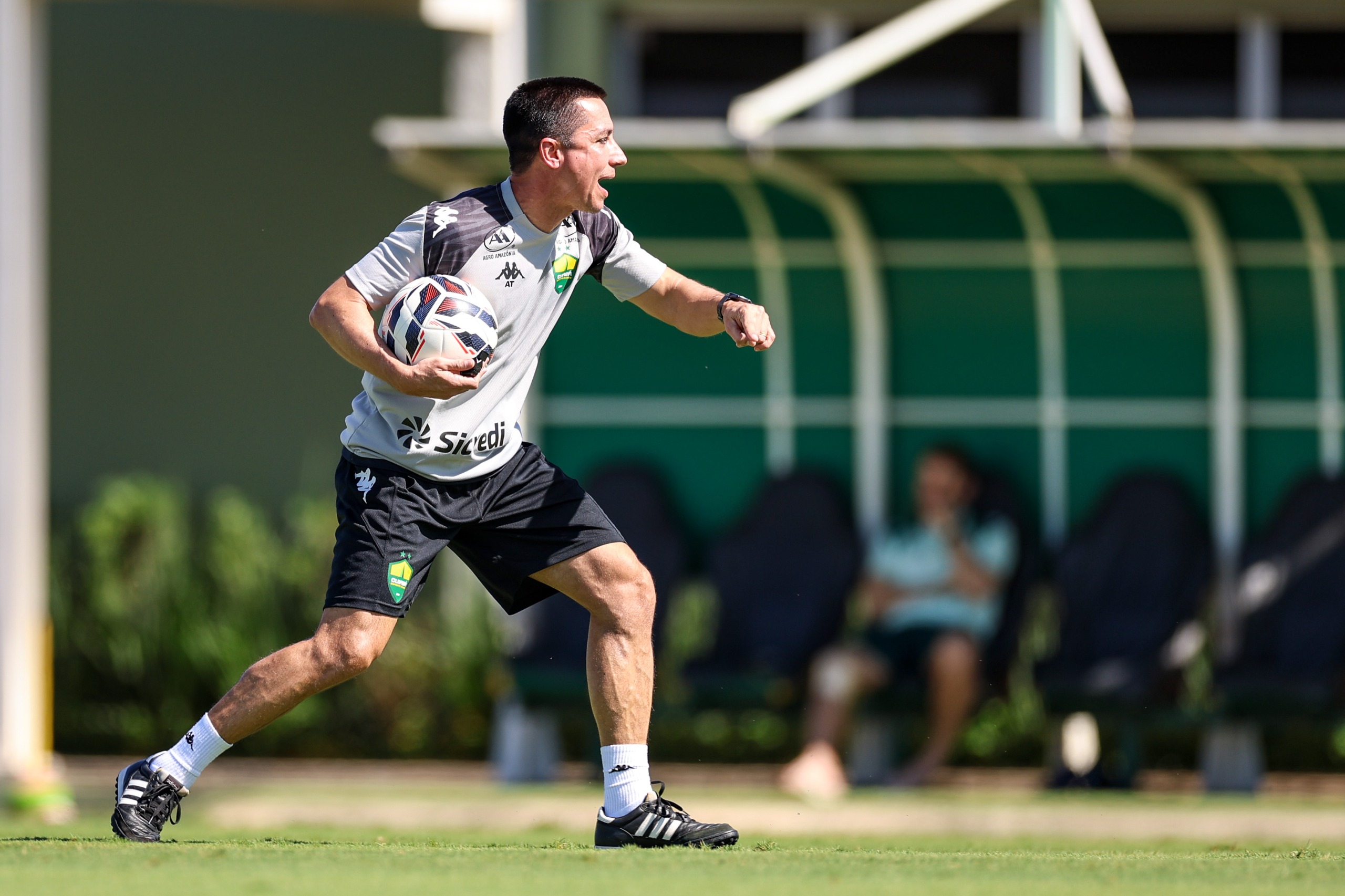 Cuiabá volta a vencer três jogos seguidos após um ano e repete sequência de 2025