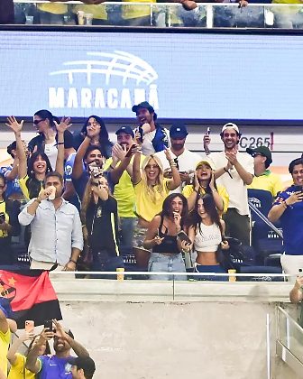 Virginia acompanha jogo da Seleção e é alvo de protesto da torcida no Maracanã