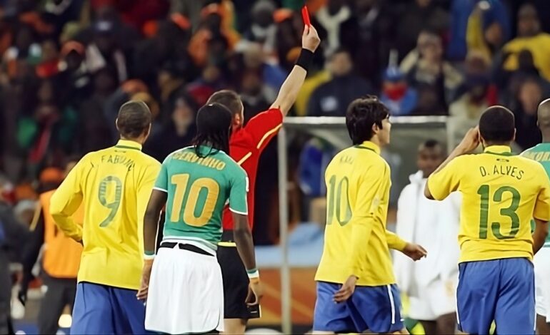 Após 3 expulsões na estreia de 2026, conheça a história dos cartões vermelhos em Copas do Mundo