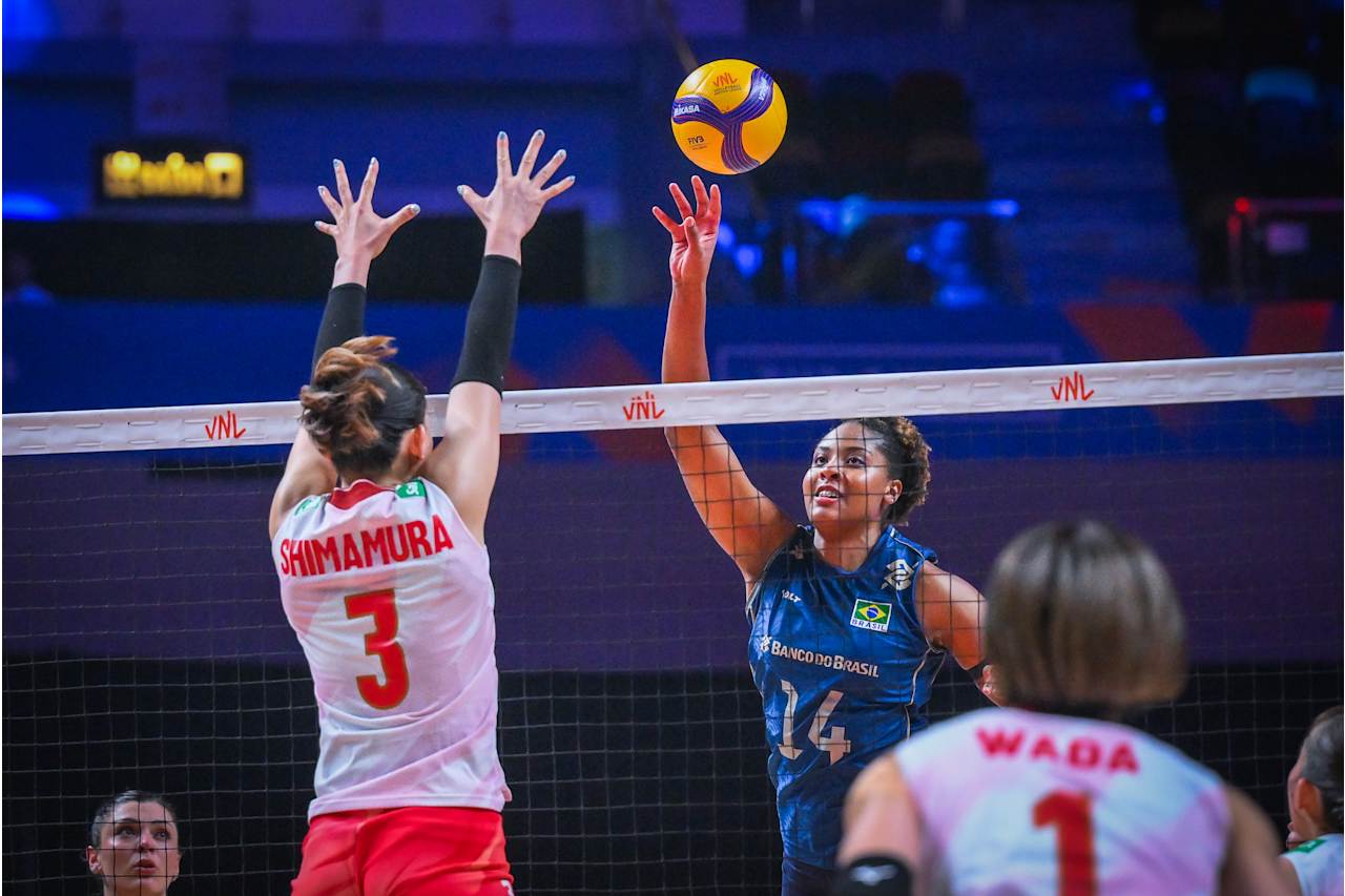 Brasil vence de virada o Japão e avança às semis da VNL
